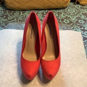 Hot Pink Breakelle’s heels NWOT